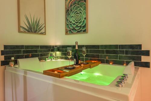 La Petite Jungle Romantique - Balnéo et Détente