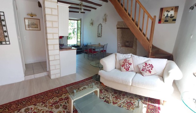 La Petite Mirabelle, peaceful rural character cottage with pool