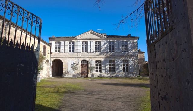 La Petite Gensac - La Cathedrale Apartment. Sleeps 6