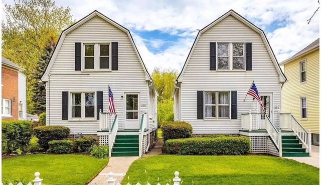 La Petite Jumelle: 2-Bedroom House in Grosse Pointe