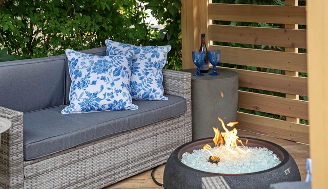 La Petite Maison, With Soaker Tub & Fire Bowl