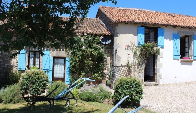 La Petite Maison Large, renovated, farmhouse -PRIVATE POOL