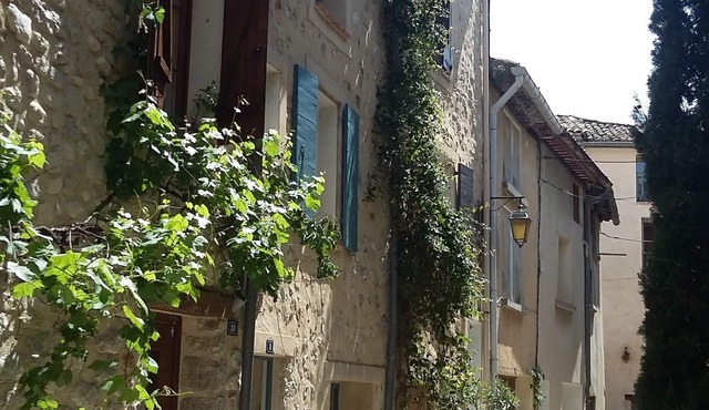 La Petite Maison Bleue Cœur du Village de Buis-les-baronnies 4 Personnes