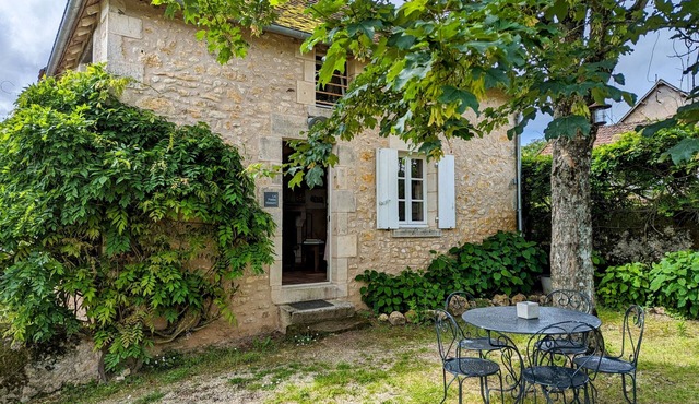 La Petite Maison – Farmhouse, terrace, and pool