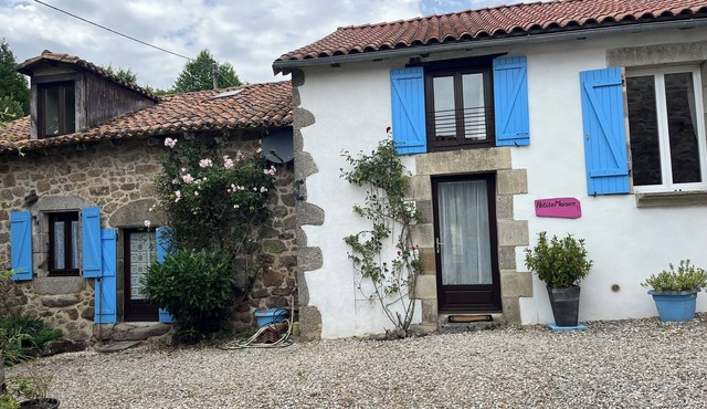 La Petite Maison, charming 3 bedroom Gite in Saint-Estephe, 24360, Dordogne,