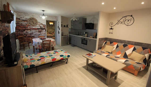 La Petite Maison ideal for a stopover near Auxerre and vineyards (Chablis)