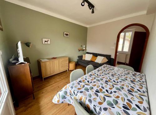 La Petite Ourse maison de village à Oust