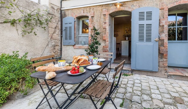La Petite Provence - Two Bedroom House, Sleeps 4
