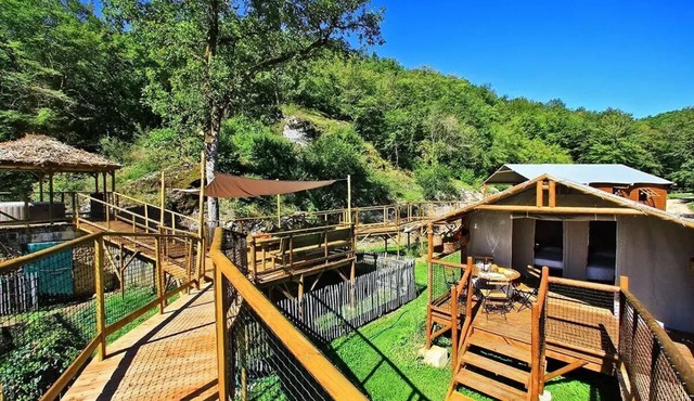 La Pichona on stilts - covered terrace (without sanitary facilities) sleeps 4