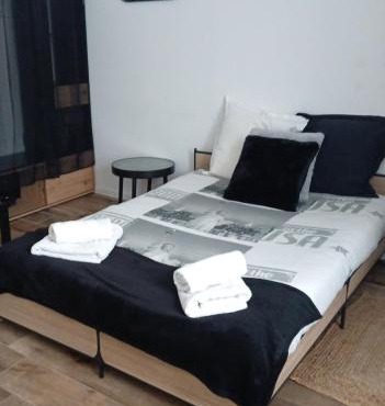 La Pierre 2 studio entier