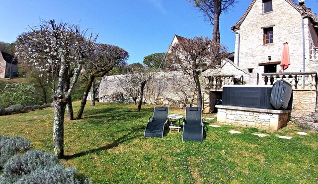 La Pinay-A cozy little house with spa & fireplace in Dordogne near Rocamadour