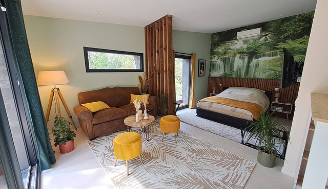 "La Pinède" - Aix-en-Provence lodge with jacuzzi