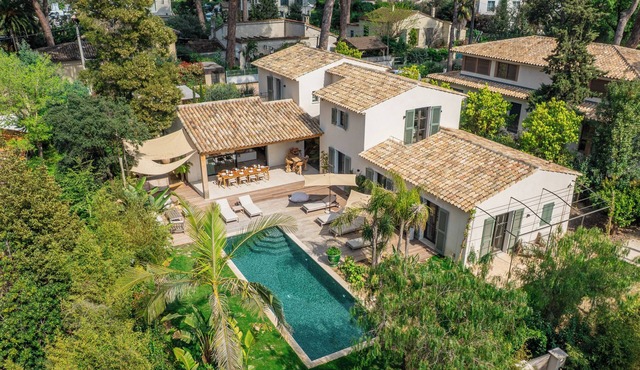 La Plage, 5-bedroom villa near downtown
