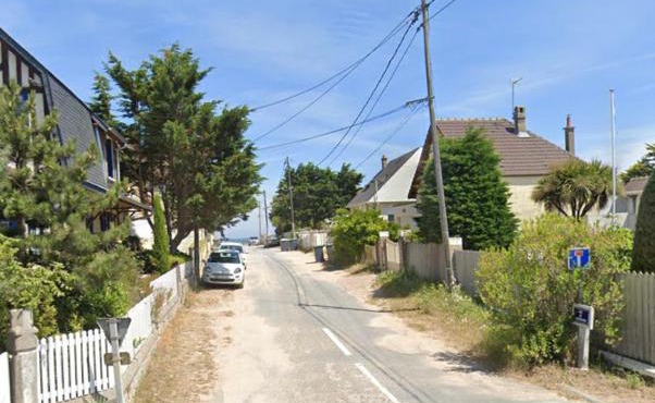 La plage au bout du jardin/Sword Beach cottage
