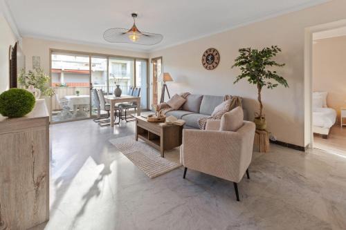 La Plage - Spacious - Sea View - Parking - AC - Pool