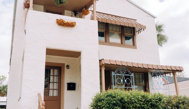 “La Playa” Downtown Brunswick Beach Cottage - near St. Simons & Jekyll