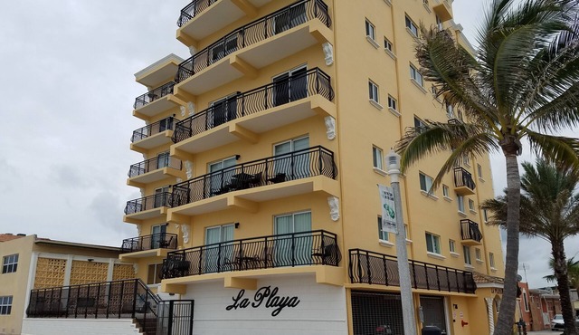 “La Playa” – Stunning Beachfront Condo Directly on the Broadwalk & Ocean