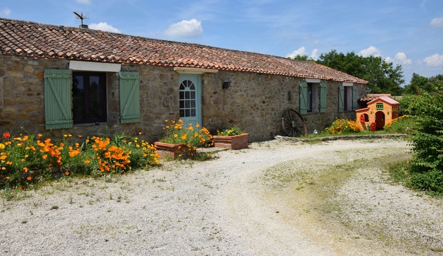 La Pomerie: Cottage classified 3 stars with Heated Pool near Puy du Fou
