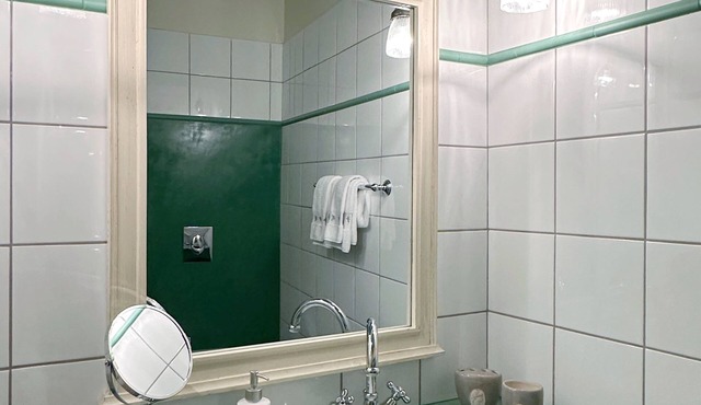 LA PONCHE - Green Room