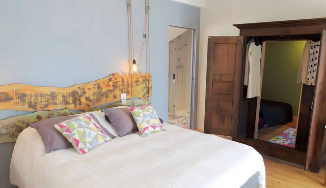 La Porte des Secrets Guest Room – Les Hortensias