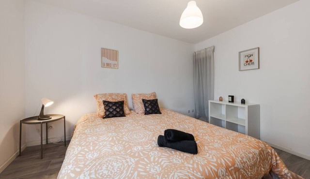 La Porte de Moret - Sleeps 3