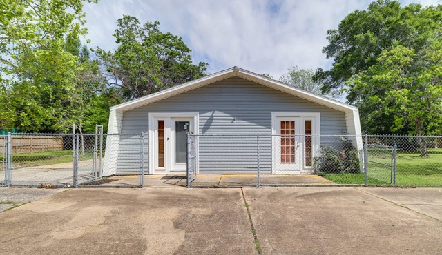La Porte Home w/Hammock Near Sylvan Beach!