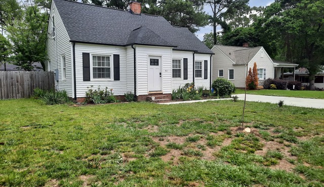 La Provencale - cape cod with a fireplace & a fenced backyard in ♡ Fuquay-Varina