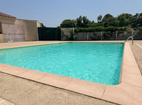 LA PROVENCE - stylish & spacious apartment with pool & private parking near Avignon, TRAVELLER AWARD 2026