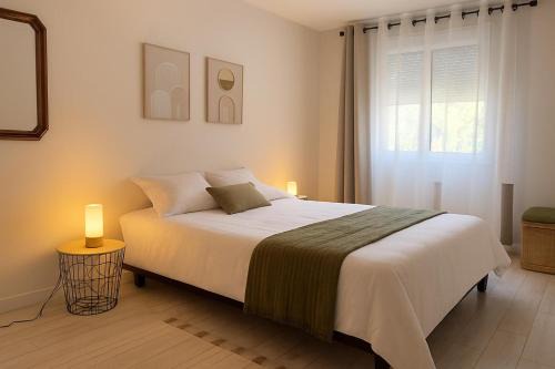 LA PROVENCE - ' TRAVELLER AWARD 2026 ' - Charming modern family apartment, pool & private parking near Avignon, fully renovated with interior-architect design