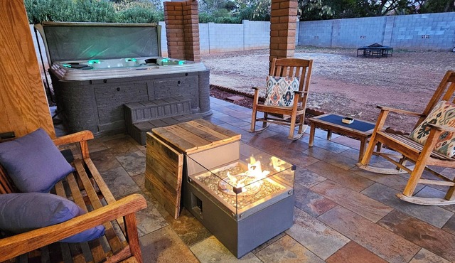 La Puerta Azul 3-bedroom home Hot Tub too! 10 minutes to Ft Huachuca