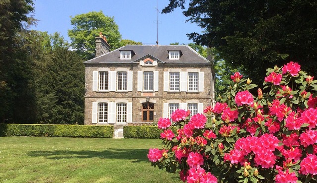 La Quieze Petit Château Normandy -Luxury C19th country house on 10 acres