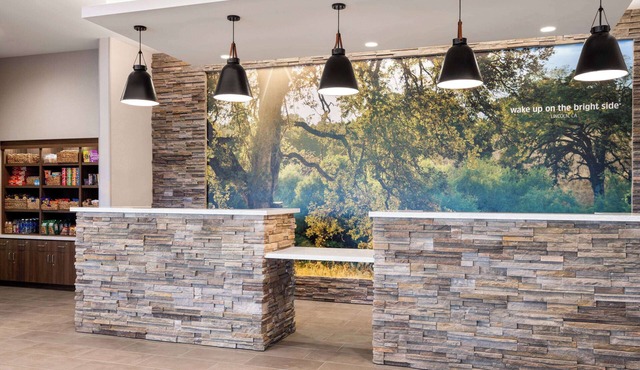 La Quinta Inn And Suites By Wyndham Lincoln