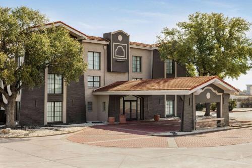 La Quinta Inn by Wyndham San Antonio I-35 N at Toepperwein