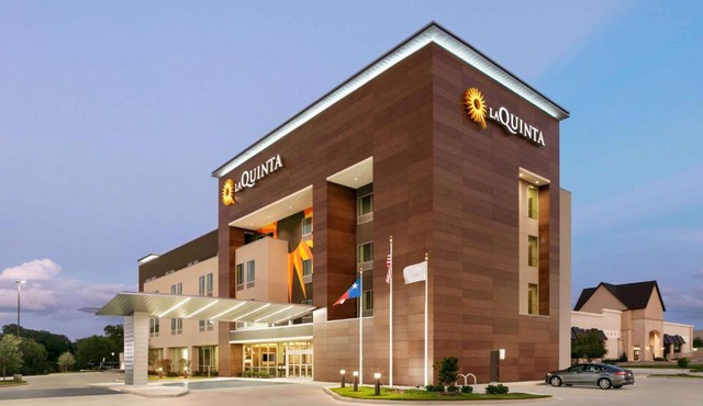 La Quinta Inn & Suites by Wyndham College Station North