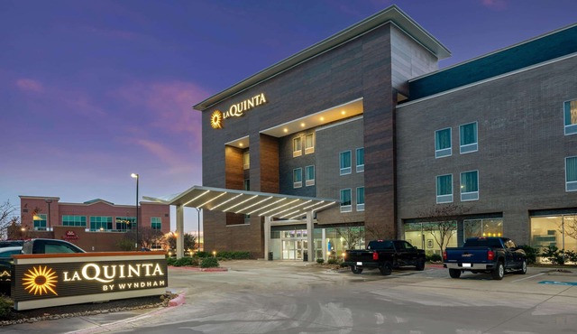 La Quinta Inn & Suites by Wyndham College Station South