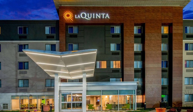 La Quinta Inn & Suites by Wyndham Baltimore BWI Airport