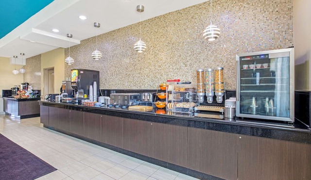 La Quinta Inn & Suites by Wyndham Corpus Christi Airport