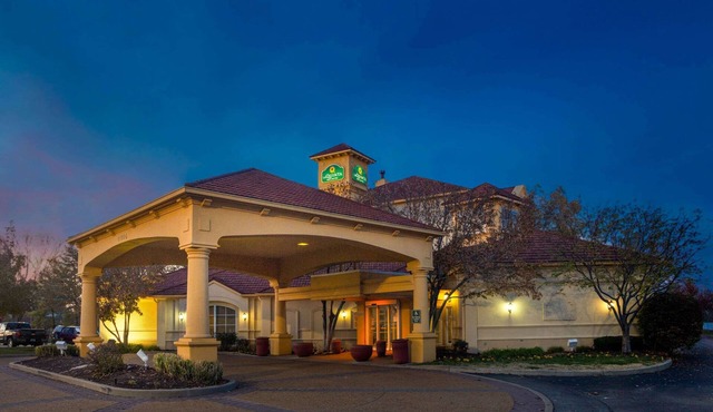 La Quinta Inn & Suites by Wyndham St. Louis Westport