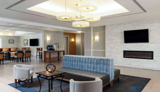 La Quinta Inn & Suites by Wyndham Bakersfield North