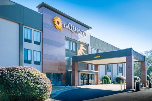 La Quinta Inn & Suites by Wyndham Fayetteville I-95