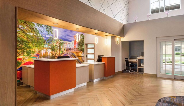 La Quinta Inn & Suites by Wyndham San Antonio N Stone Oak