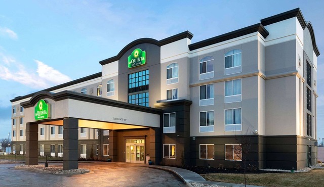 La Quinta Inn & Suites by Wyndham Omaha Airport Downtown