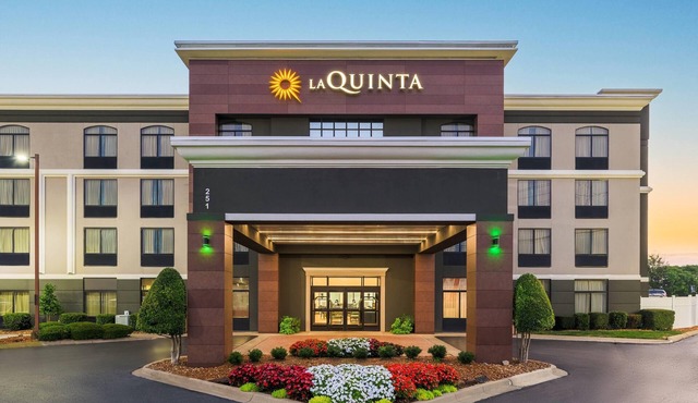 La Quinta Inn & Suites by Wyndham Clarksville