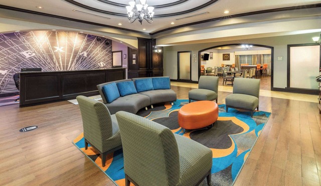 La Quinta Inn & Suites by Wyndham Fort Worth - Lake Worth
