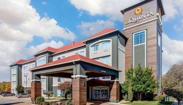 La Quinta Inn & Suites by Wyndham Fort Worth NE Mall