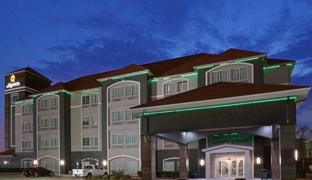 La Quinta Inn & Suites by Wyndham Fort Worth Arlington West