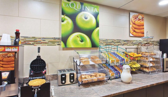 La Quinta Inn & Suites by Wyndham Columbus - Grove City