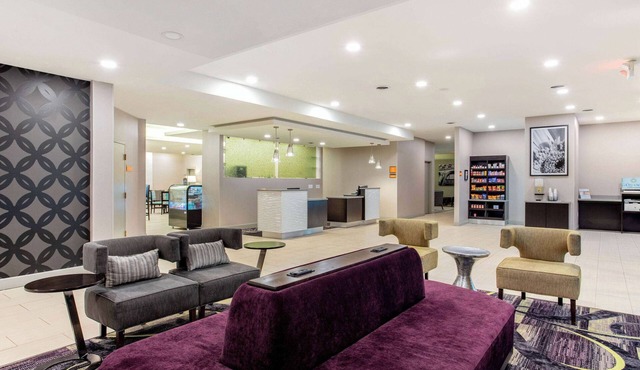 La Quinta Inn & Suites by Wyndham Indianapolis South