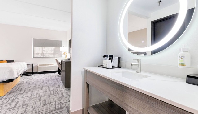 La Quinta Inn & Suites by Wyndham Jacksonville Mandarin