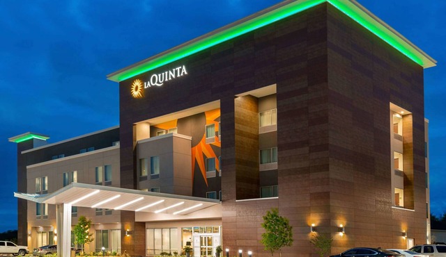La Quinta Inn & Suites by Wyndham Richmond-Sugarland